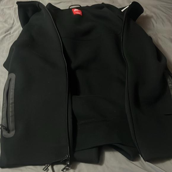 Nike tech - Picture 3 of 3